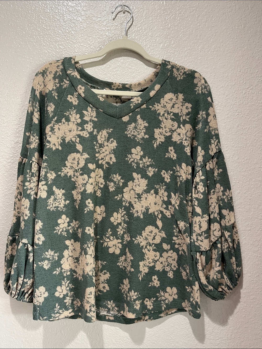 ODDY Green Floral V‑Neck Puff Sleeve Top Sz S Boho Cottage Core Office TC0534